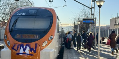 Un tren de Rodalies a una estació