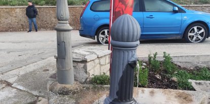 Imatge d'una de les fonts amb l'aixeta sostreta.