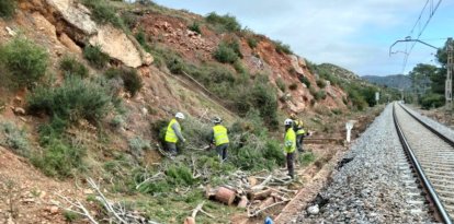 Treballs d'Adif al tram de via de Picamoixons a Reus