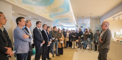 El conseller Ordeig i la representació institucional de Cambrils durant la inauguració.