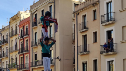 Pilar dels castellers de Sant Pere i Sant Pau per celebrar l'ascens del CV SPiSP.