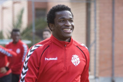 Imatge de Fabrice Ondoa en un entrenament amb el Nàstic.