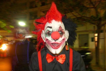 Imatge d'una persona disfressada al Salouween Parade.