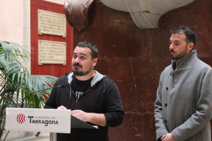 El portaveu i el conseller d’ECP, Jordi Collado i Toni Carmona.