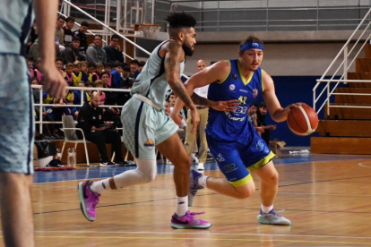 El jugador blau, Jacob Boonyasith, durant el partit de dissabte.