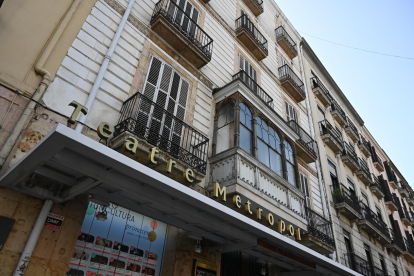 Imatge de la façana de l’edifici del Teatre Metropol, ubicat al número 46 de la Rambla Nova.