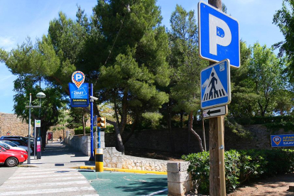 Accés al pàrquing Saavedra a tracés de l'avinguda Catalunya.