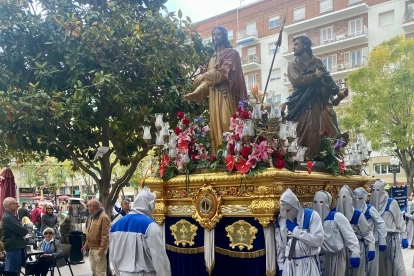 Un moment de la recollida dels Misteris a Tarragona.