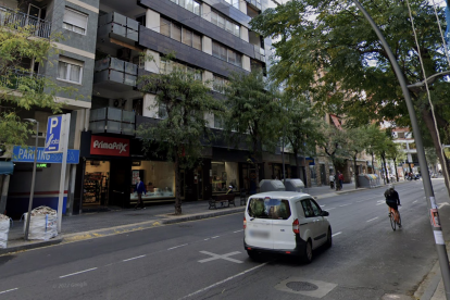 Un dels immobles està situat a l'avinguda Ramon i Cajal.
