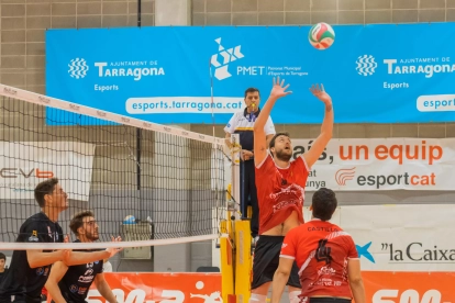 El jugador del CV Sant Pere i Sant Pau i MVP de l’ascens, Carlos Mora, durant un partit d’aquesta temporada.