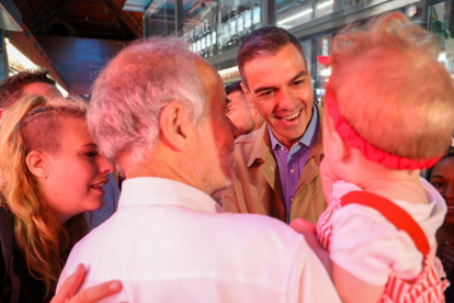 Imatge de la visita per sorpresa de Pedro Sánchez a Tarragona.