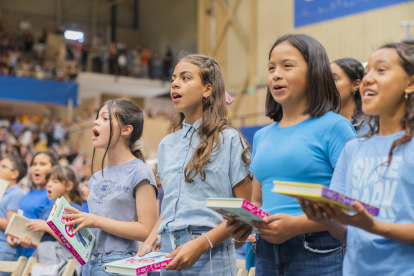 Gairebé 900 nens van cantar junt amb l’Orquestra de Grau Professional de l’Escola de Música del Centre de Lectura.