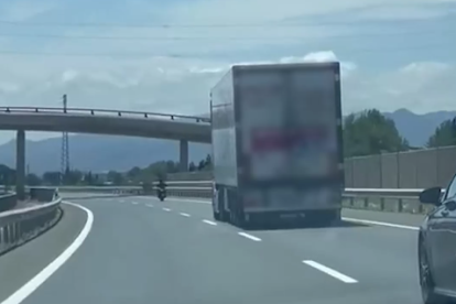 Camioner begut a l'A-7 i AP-7