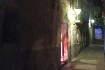 Imatge de la casa que ha patit l'incendi.