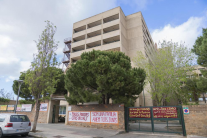 Imatge exterior de la residència ICASS, on encara vuit usuaris es neguen a marxar.