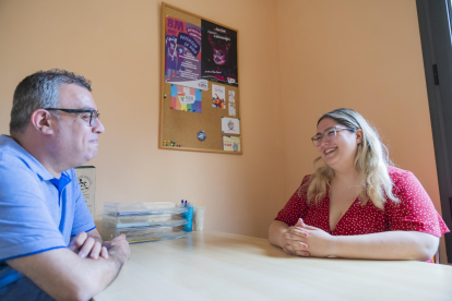 La nova presidenta de l’entitat, Misericordia Avila, amb el nou secretari, David Fornieles.