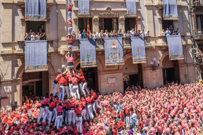 Pilar de 8 amb folre i manilles de la Joves de Valls per Sant Joan.