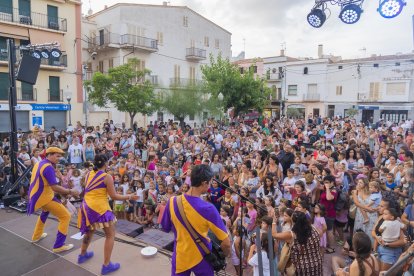 Imatge de l’espectacle infantil El planeta violeta de la Cia Els Atrapasomnis.