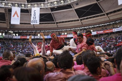 La Vella després de fer llenya durant el Concurs de Castells l'any 2022