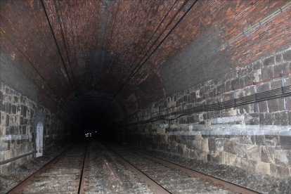 Per aconseguir ampliar el túnel de Roda de Berà serà necessari excavar una profunditat d’1,5 metres.
