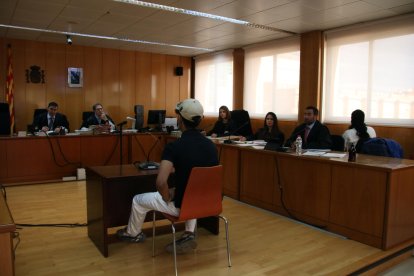 Un testimoni a l'inici de la seva declaració durant el judici on es jutja dos homes acusats d'un homicidi a Salou l'any 2022