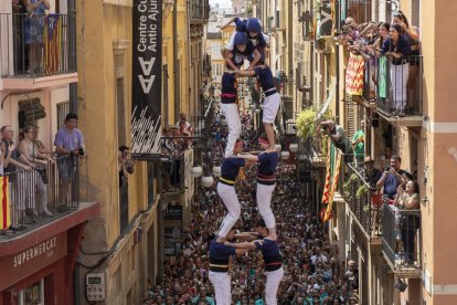 Diada castellera Sant Magi a Tarragona: torre de 7 de la colla del Serrallo de Tarragona.