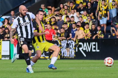 El davanter del Real Unión, Sergio Benito, durant el duel contra el Barakaldo a l’Stadium Gal.