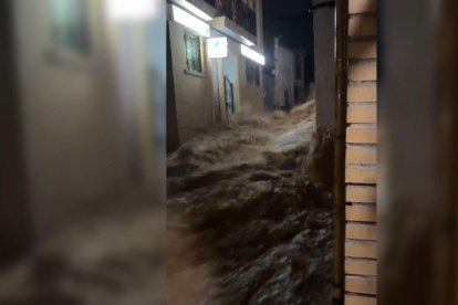 Captura de vídeo de les pluges torrencials a Chiva (València). L'estació automàtica de la Confederació Hidrogràfica del Xúquer (CHJ) registra 445,4 litres per metres quadrats