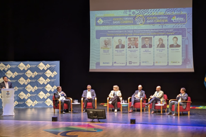 Moment de la taula de debat sobre l’aigua i l’energia.