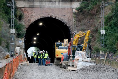 Obres del túnel feroviari de Roda de Berà