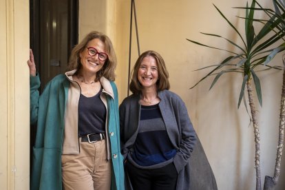 Antònia Farré Sanfeliu i Teresa Llorach Manresa, autora i il·lustradora del conte.