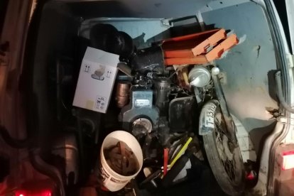 Material robat dins de la furgoneta que els Mossos d'Esquadra van aturar en un camí de Santa Bàrbara.