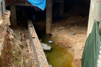 Imatge dels terrenys ubicats a sobre de les restes de la Font dels Lleons, una font monumental enterrada des de fa més de dos mil anys