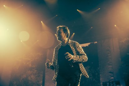 Manolo García durant un concert al WiZink Center, a Madrid.
