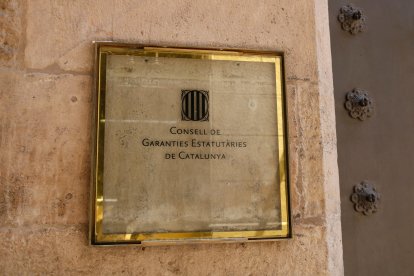 Rètol de l'entrada del Consell de Garanties Estatuàries