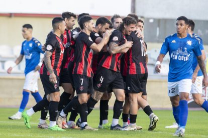 Els jugadors del Reus FC Reddis celebrant un gol durant un dels partits de la primera volta a l’Estadi Municipal.