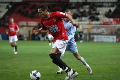 Imatge de José Mari disputant un partit amb el Nàstic.