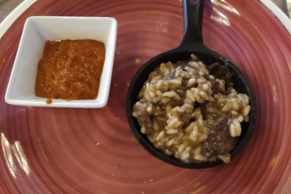Risotto de tudó amb bolets i cicerols, un dels plats del monogràfic.