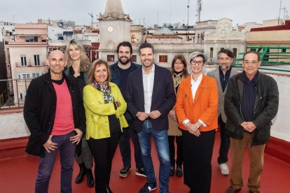 Fotografia de la nova executiva local de Junts per Reus. Al centre, Gerard Gort.