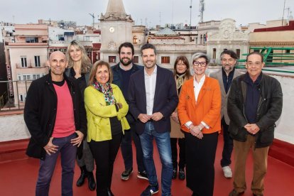 Fotografia de la nova executiva local de Junts per Reus. Al centre, Gerard Gort.