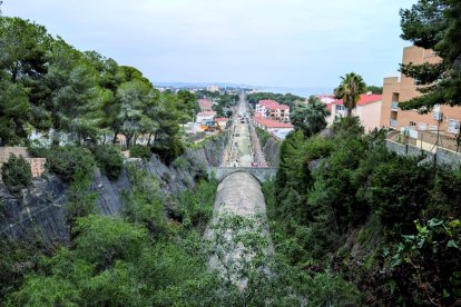 Imatge de les obres d’Adif al túnel de Roda de Berà en el seu tram final