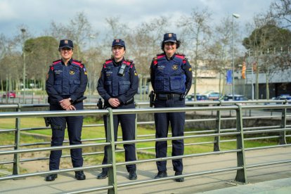 La caporala Esteve, la sergenta Miguel i la sotsinspectora Domènech, a Cambrils.