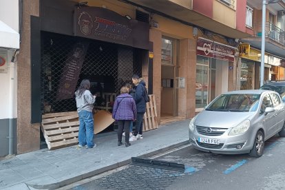 Imatge de la botiga després de l'incendi