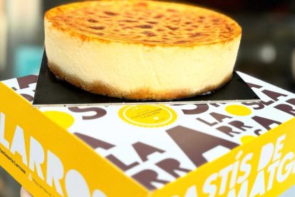 Imagen de la tarta de queso que se elabora en la pastelería Larrosa.