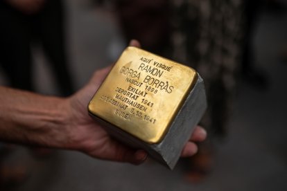 Fotografia de la stolpersteine de Ramon Gorga Borràs, deportat a Mauthausen l’any 1941.