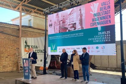 Imatge de la primera calçotada internacional simultània