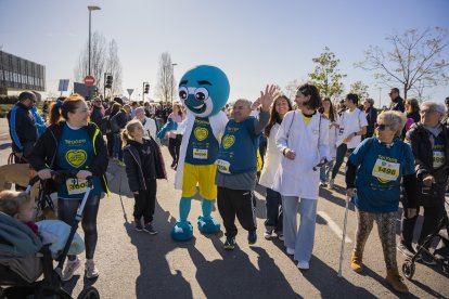 Fotografia de diversos participants de la I Cursa Fem Salut Sant Joan a Reus, la qual es va celebrar ahir al matí