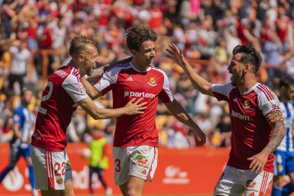 Els jugadors del Nàstic Víctor Narro, David Concha i el capità Joan Oriol celebrant el gol del de Santander.