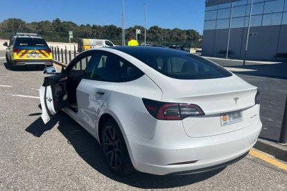 Imatge del taxi interceptat a l'Aeroport de Reus.