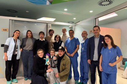 El kit inclou un peluix i un desplegable que el permet inserir dins d’una resonància magnètica.